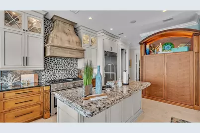 635 Key Royale Drive, Holmes Beach, FL 34217 - Photo 65