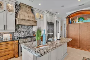 635 Key Royale Dr, Holmes Beach, FL 34217 - Photo 65