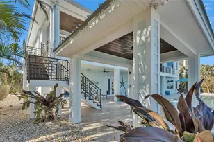 635 Key Royale Dr, Holmes Beach, FL 34217 - Photo 23