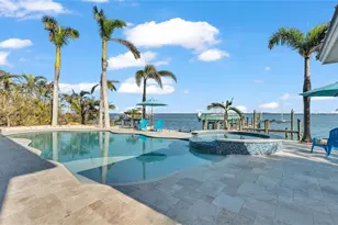 635 Key Royale Dr, Holmes Beach, FL 34217 - Photo 21