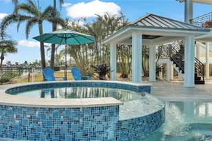 635 Key Royale Dr, Holmes Beach, FL 34217 - Photo 29