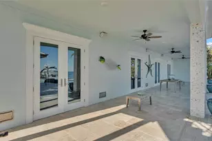 635 Key Royale Dr, Holmes Beach, FL 34217 - Photo 19