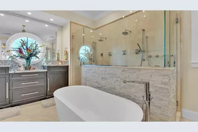 635 Key Royale Drive, Holmes Beach, FL 34217 - Photo 91