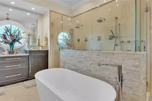 635 Key Royale Dr, Holmes Beach, FL 34217 - Photo 91