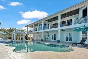 635 Key Royale Dr, Holmes Beach, FL 34217 - Photo 27