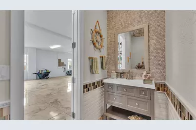 635 Key Royale Drive, Holmes Beach, FL 34217 - Photo 37