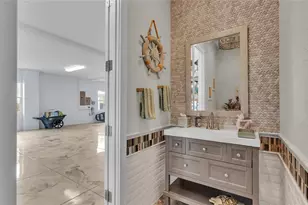 635 Key Royale Dr, Holmes Beach, FL 34217 - Photo 37