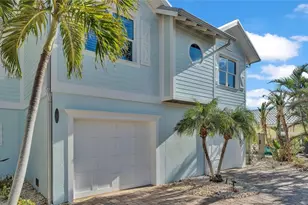 635 Key Royale Dr, Holmes Beach, FL 34217 - Photo 7