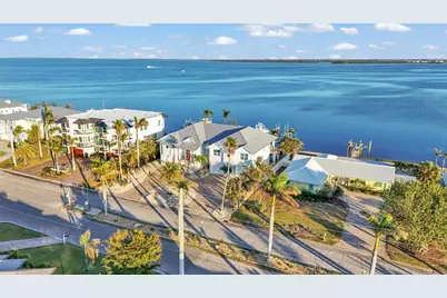 635 Key Royale Drive, Holmes Beach, FL 34217 - Photo 15