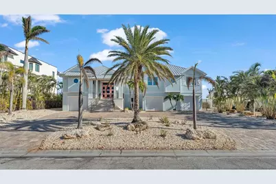 635 Key Royale Drive, Holmes Beach, FL 34217 - Photo 3