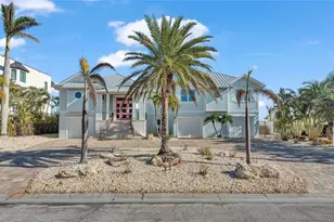 635 Key Royale Dr, Holmes Beach, FL 34217 - Photo 3