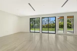 1734 Wisconsin Ln, Sarasota, FL 34239 - Photo 9