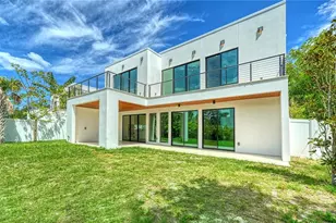 1734 Wisconsin Ln, Sarasota, FL 34239 - Photo 5