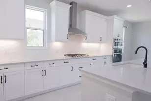 8100 Slipway Dr, Sarasota, FL 34240 - Photo 11