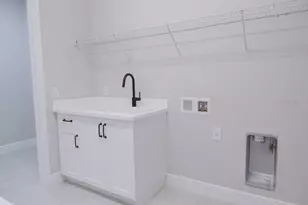 8100 Slipway Dr, Sarasota, FL 34240 - Photo 33