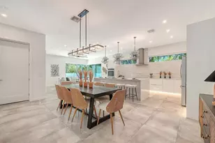 2010 Hyde Park Cir, Sarasota, FL 34239 - Photo 13