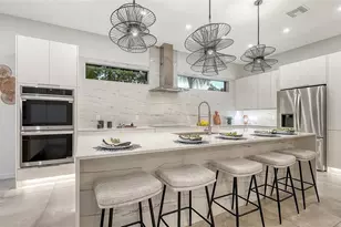 2010 Hyde Park Cir, Sarasota, FL 34239 - Photo 17