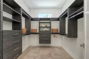 2010 Hyde Park Cir, Sarasota, FL 34239 - Photo 19
