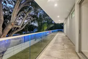 2010 Hyde Park Cir, Sarasota, FL 34239 - Photo 19