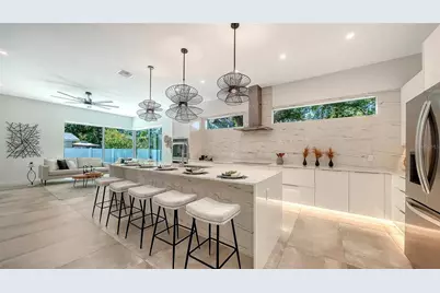 2010 Hyde Park Circle, Sarasota, FL 34239 - Photo 11