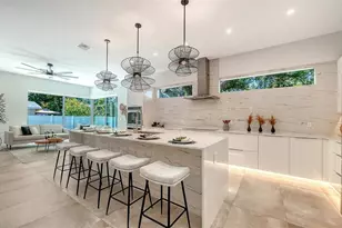 2010 Hyde Park Cir, Sarasota, FL 34239 - Photo 11