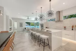 2010 Hyde Park Cir, Sarasota, FL 34239 - Photo 15