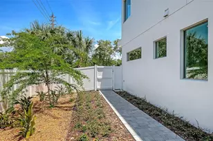 2010 Hyde Park Cir, Sarasota, FL 34239 - Photo 65