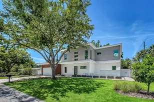 2010 Hyde Park Cir, Sarasota, FL 34239 - Photo 1