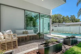 2010 Hyde Park Cir, Sarasota, FL 34239 - Photo 27