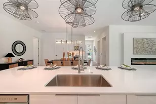 2010 Hyde Park Cir, Sarasota, FL 34239 - Photo 21