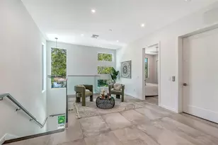 2010 Hyde Park Cir, Sarasota, FL 34239 - Photo 45