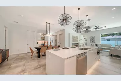 2010 Hyde Park Circle, Sarasota, FL 34239 - Photo 15
