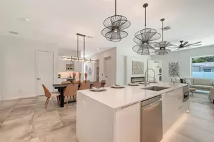 2010 Hyde Park Cir, Sarasota, FL 34239 - Photo 15