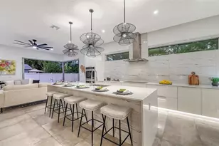 2010 Hyde Park Cir, Sarasota, FL 34239 - Photo 7
