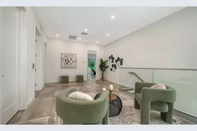2010 Hyde Park Circle, Sarasota, FL 34239 - Photo 11