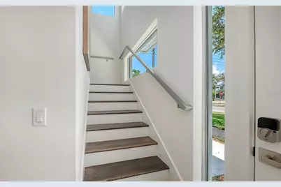 2010 Hyde Park Circle, Sarasota, FL 34239 - Photo 43