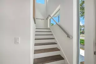 2010 Hyde Park Cir, Sarasota, FL 34239 - Photo 43