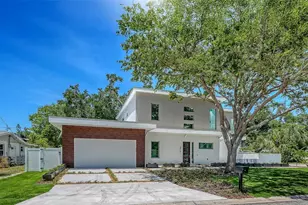2010 Hyde Park Cir, Sarasota, FL 34239 - Photo 3