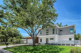 2010 Hyde Park Cir, Sarasota, FL 34239 - Photo 1