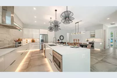 2010 Hyde Park Circle, Sarasota, FL 34239 - Photo 19