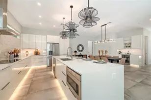2010 Hyde Park Cir, Sarasota, FL 34239 - Photo 19