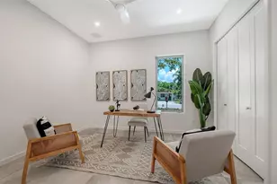 2010 Hyde Park Cir, Sarasota, FL 34239 - Photo 31