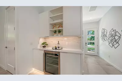 2010 Hyde Park Circle, Sarasota, FL 34239 - Photo 13