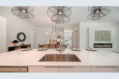 2010 Hyde Park Circle, Sarasota, FL 34239 - Photo 23