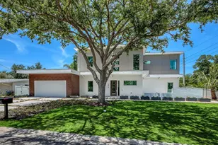 2010 Hyde Park Cir, Sarasota, FL 34239 - Photo 1