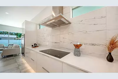 2010 Hyde Park Circle, Sarasota, FL 34239 - Photo 21
