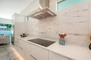 2010 Hyde Park Cir, Sarasota, FL 34239 - Photo 21