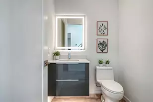 2010 Hyde Park Cir, Sarasota, FL 34239 - Photo 27