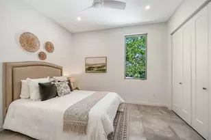 2010 Hyde Park Cir, Sarasota, FL 34239 - Photo 45