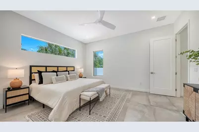 2010 Hyde Park Circle, Sarasota, FL 34239 - Photo 21